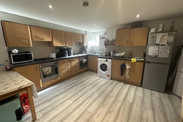 6 bed flat, Upper Kent Road, Longsight, Manchester, M145DH - Image 4